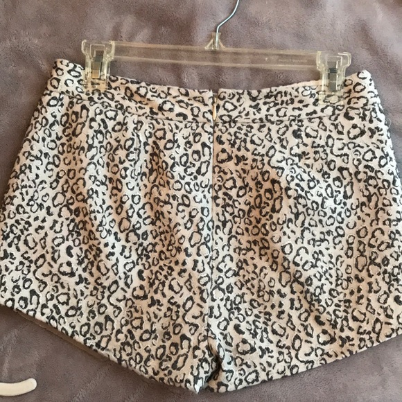Express Skort - Picture 3 of 5